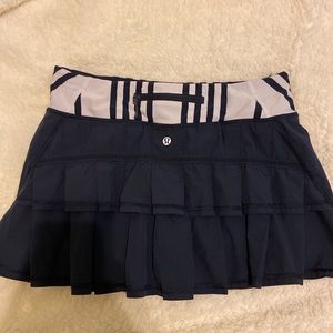 Lululemon size 6 skirt